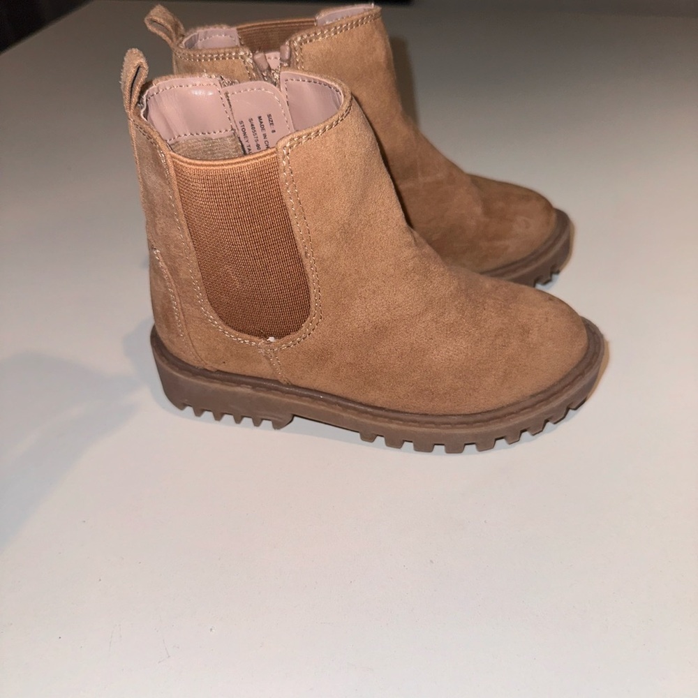 Kids GAP Suede Chelsea boots